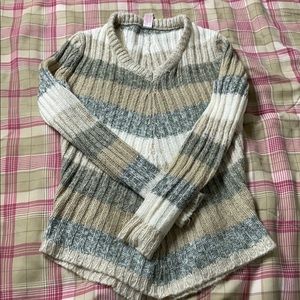 Stripe pattern sweater